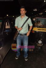 Manish Malhotra leave for IIFA Colombo in Mumbai Airport on 1st June 2010  (4).JPG